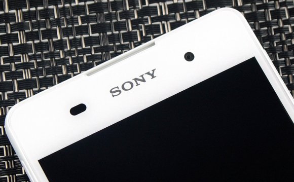 Нижняя рамка Sony Xperia E5