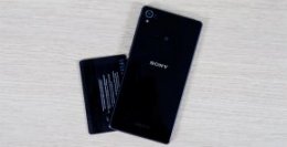 Черный Sony Xperia Z3 на фоне черной карточки