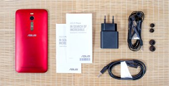 Комплектация Asus Zenfone 2 ZE550ML: больше чем просто зарядка и кабель