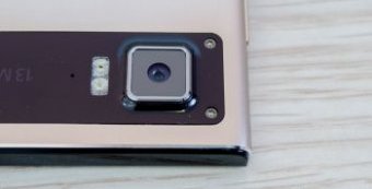 Объектив камеры Lenovo Vibe Z2 заметно выпирает из корпуса